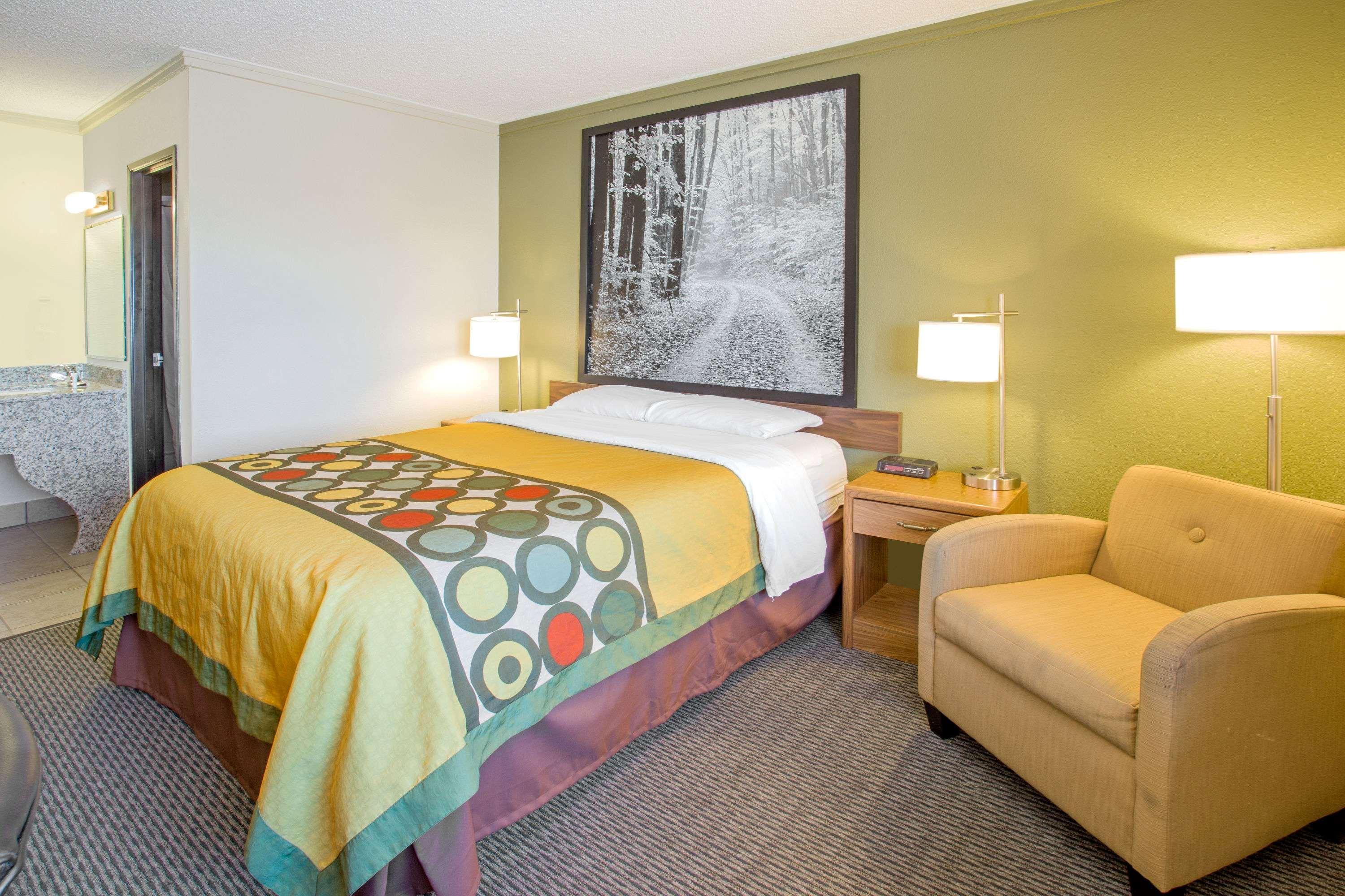 Готель Super 8 By Wyndham Windsor/Madison North Екстер'єр фото