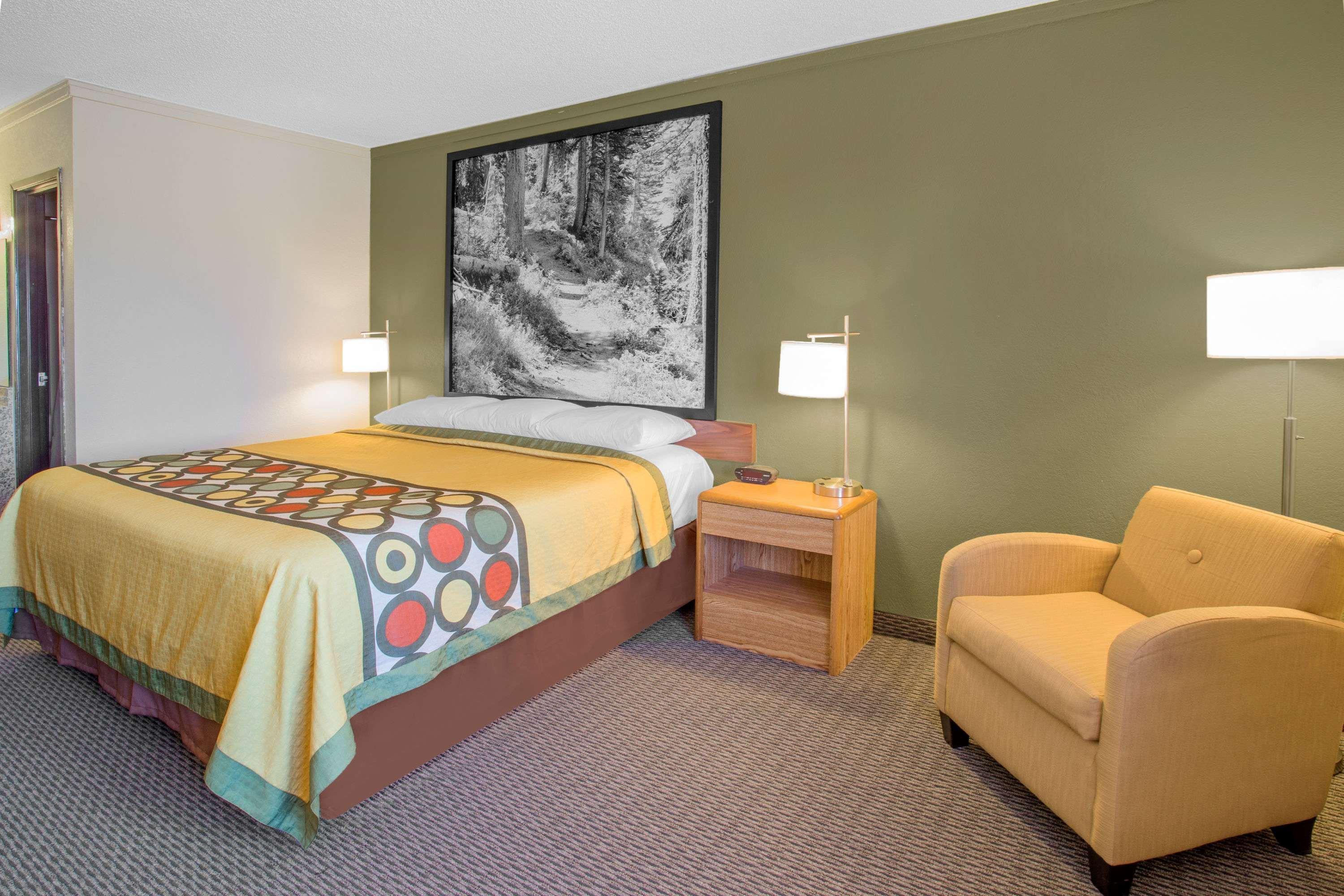 Готель Super 8 By Wyndham Windsor/Madison North Екстер'єр фото