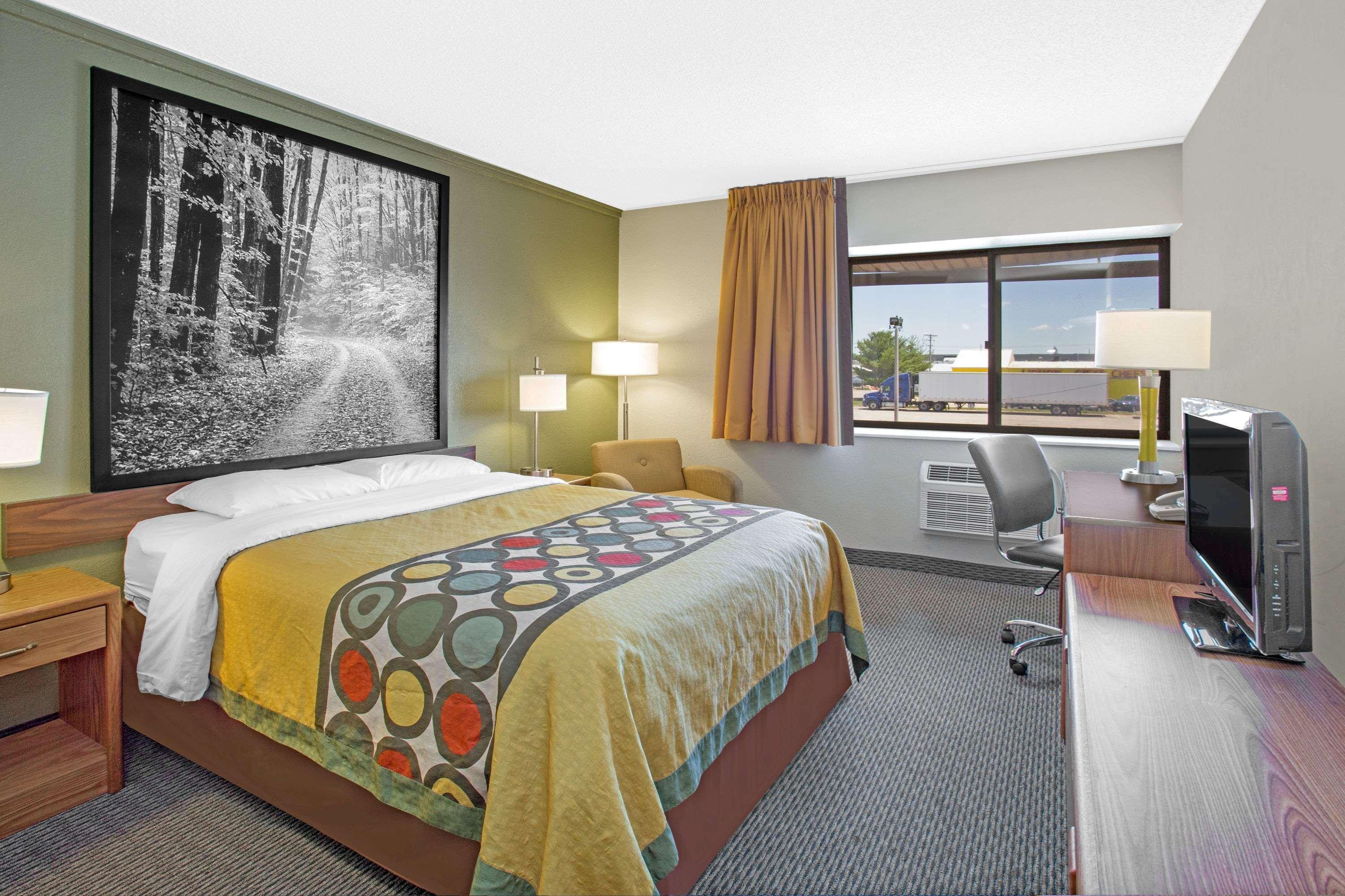 Готель Super 8 By Wyndham Windsor/Madison North Екстер'єр фото