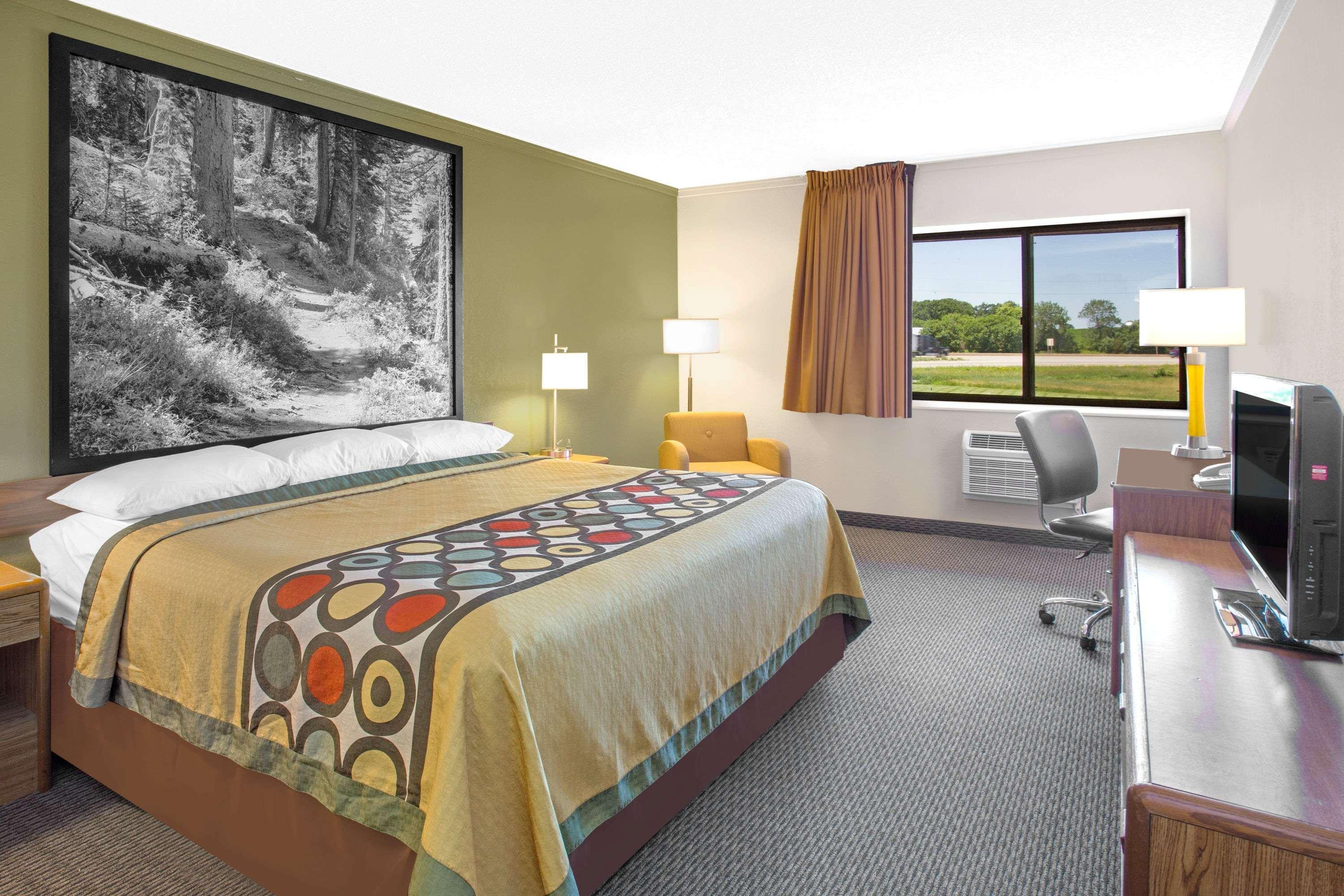 Готель Super 8 By Wyndham Windsor/Madison North Екстер'єр фото