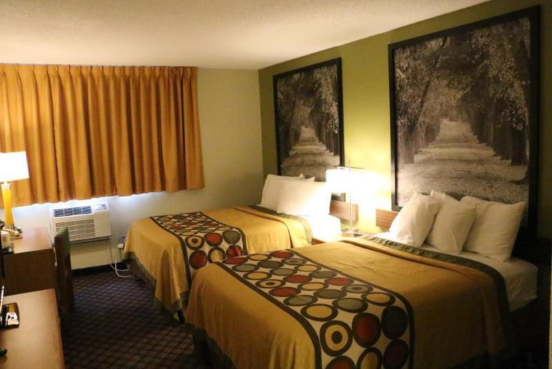 Готель Super 8 By Wyndham Windsor/Madison North Екстер'єр фото